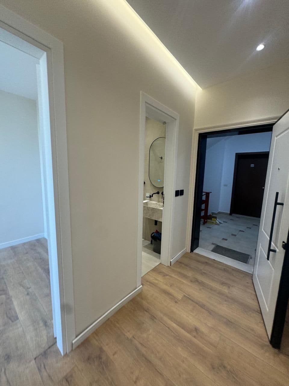 Shitet super Apartament 1+1 ne Golem 2