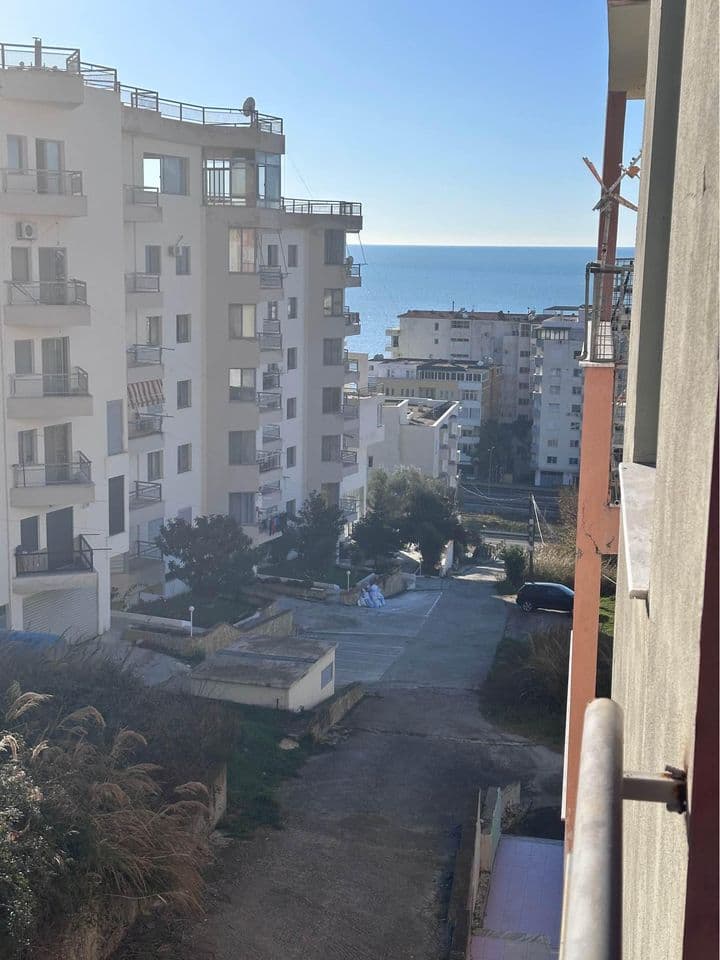 Shitet apartament 2+1+2 ne Durres