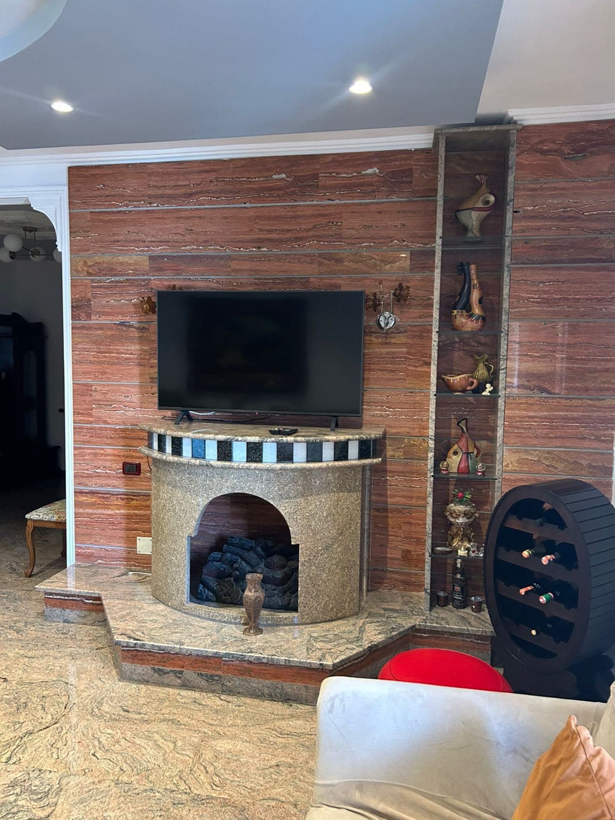 Jepet me qera apartament 2+1 tek Bulevardi Zogu 1 4