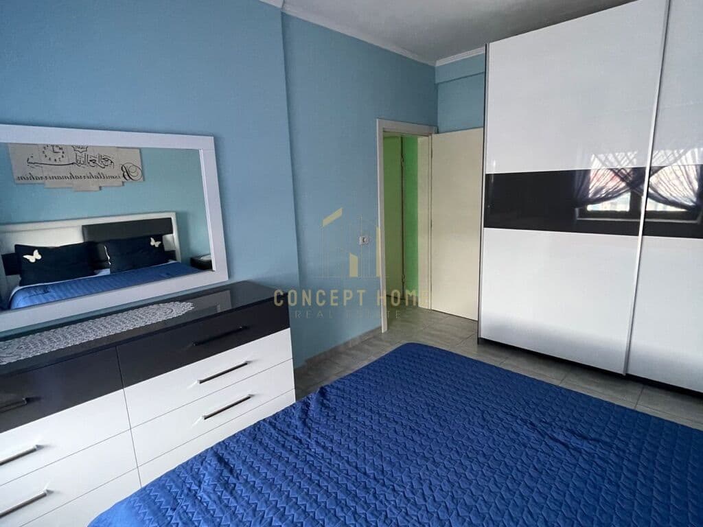 Shitet Apartament 3+1+2 tek Casa Italia 4