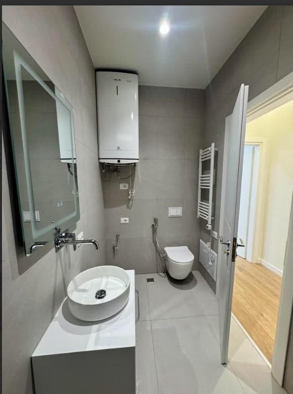 Ambiente me qera 1+1 Komuna e Parisit 4