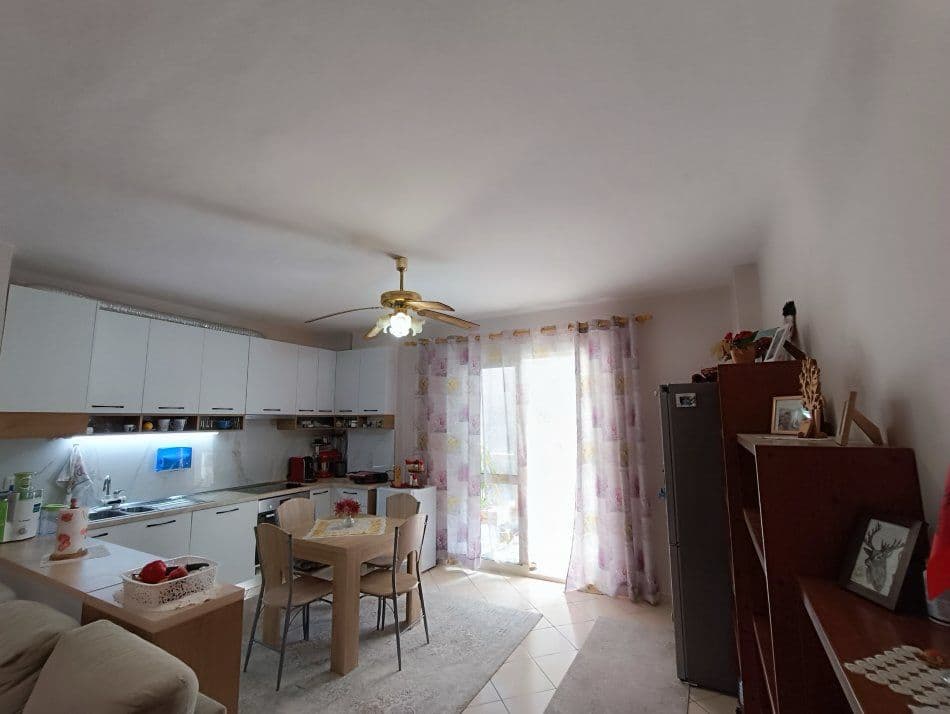 Shitet apartament 2+1+2 ne Fresk 2