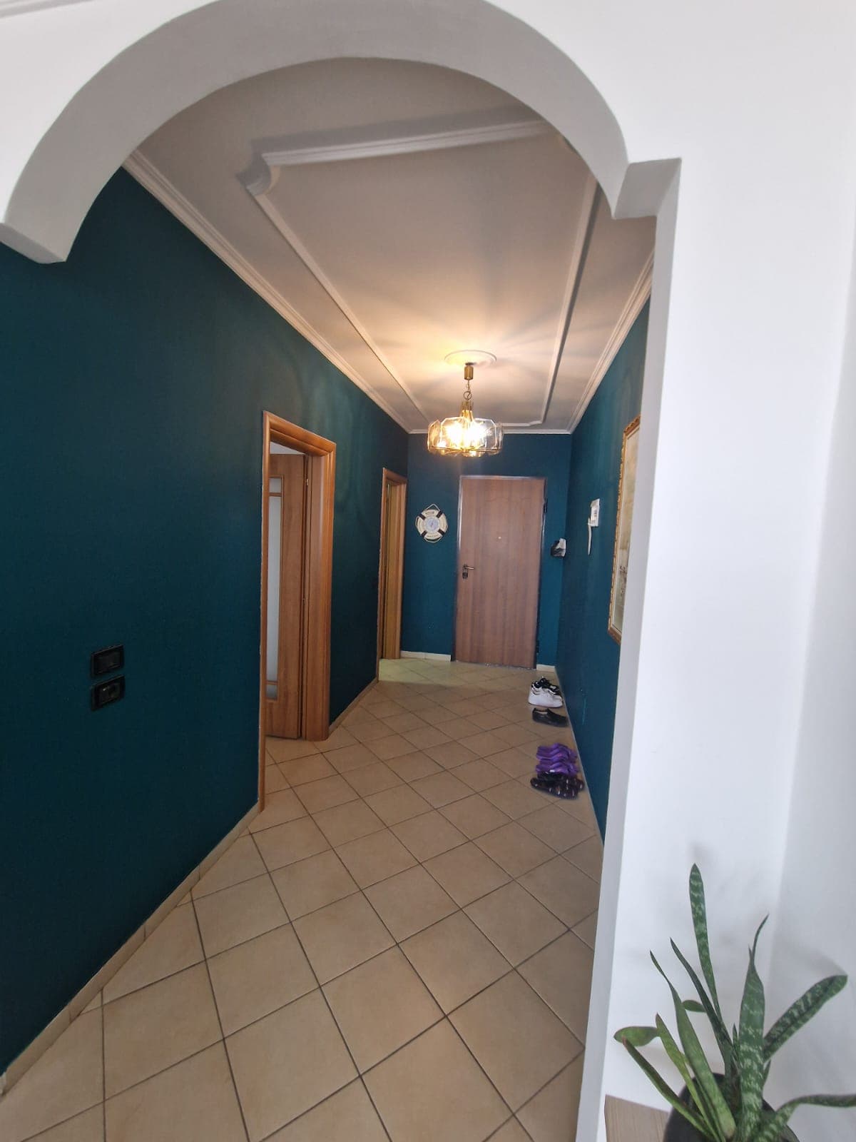 Shitet apartament 3+1+2+3 Perball Delijorgjit/Rr.Kavajes