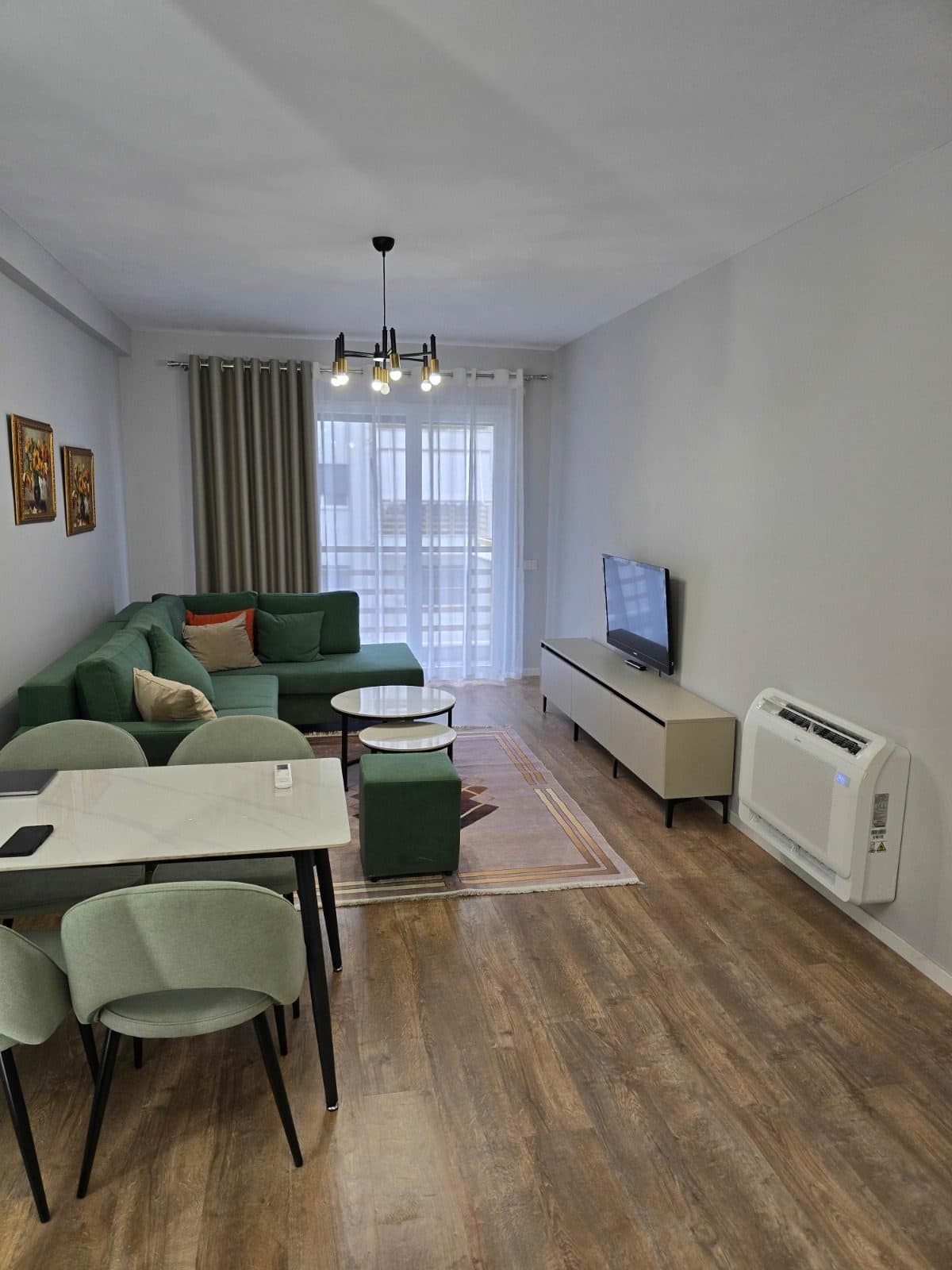 Jepet me qera apartament 1+1+Parkim ne Laprake