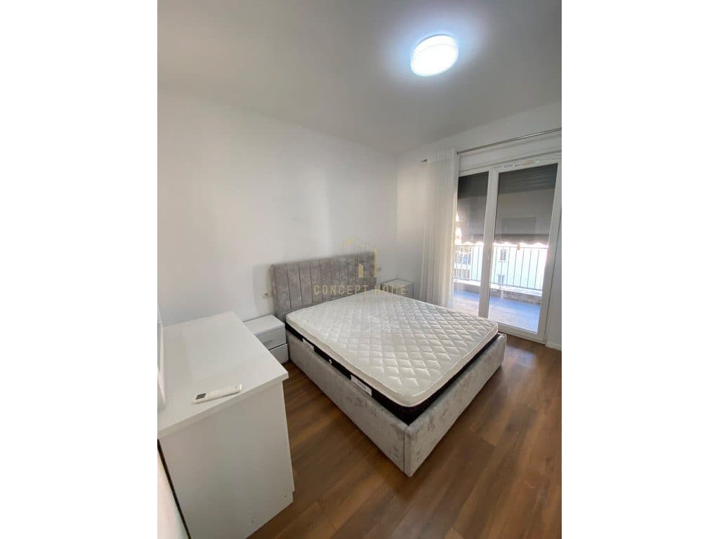 Jepet me qera apartament 2+1+2+ Post parkimi ne Kamez 4