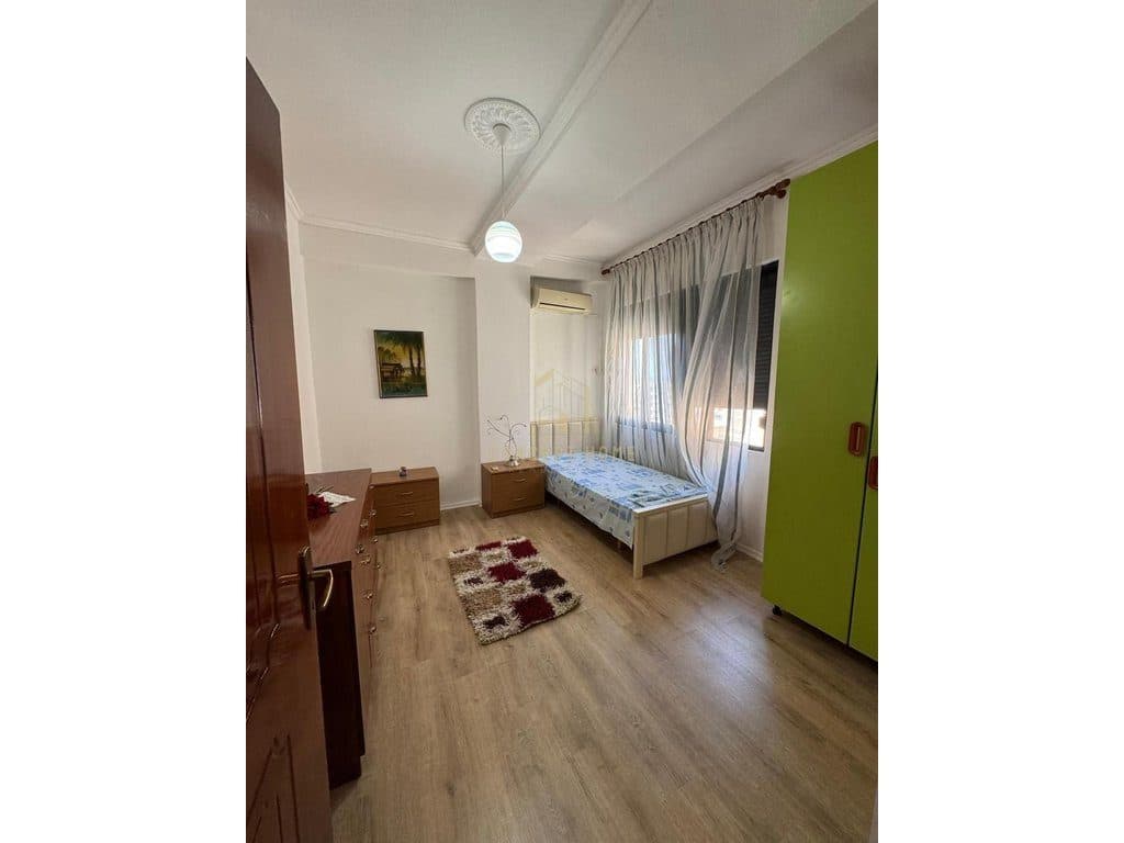 Shitet apartament 2+1 ne 5 Maj 3