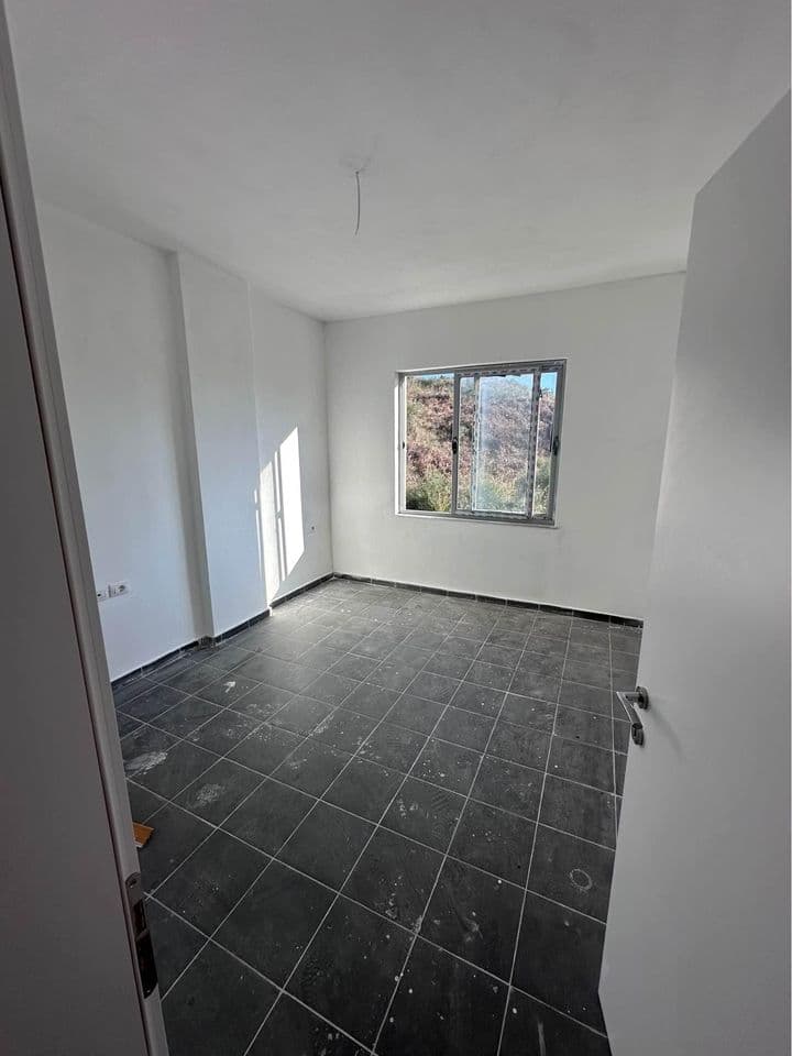 Shitet apartament 2+1+2 ne Durres 2