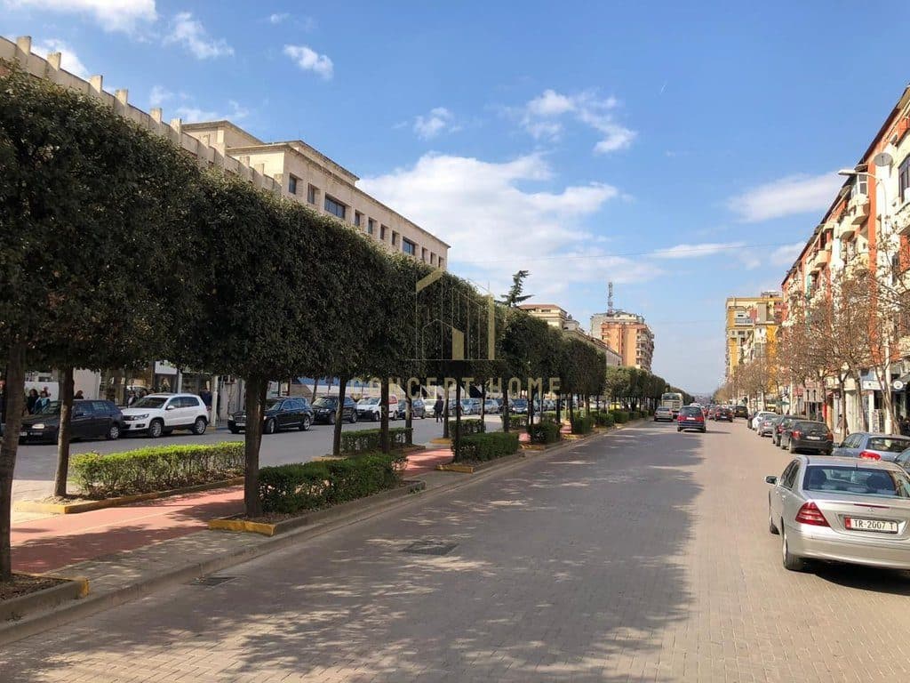 Shitet ambient biznesi tek Bulevardi Zogu I - 600.000 euro