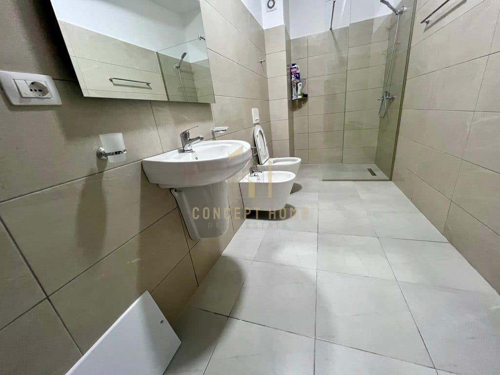 Jepet me qera apartament 2+1 tek 4