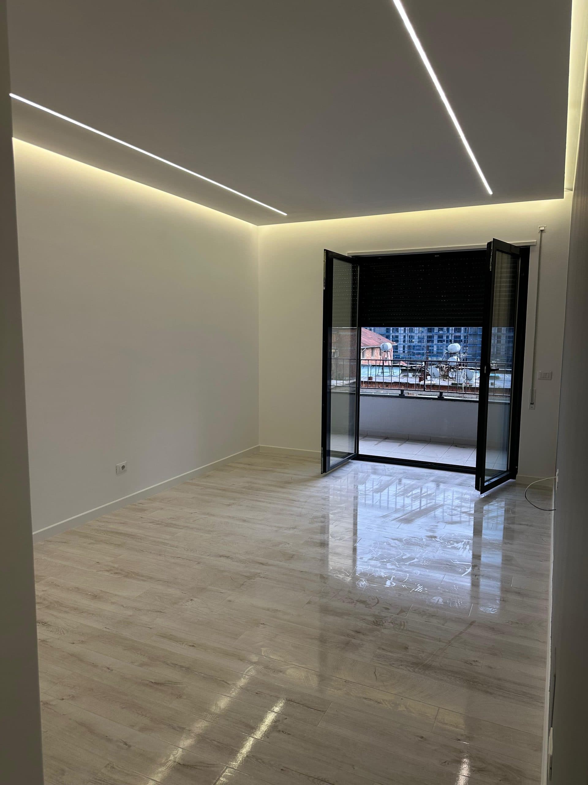 Shitet apartament 2+1+ post Parkimi , Bulevardi i Ri 3