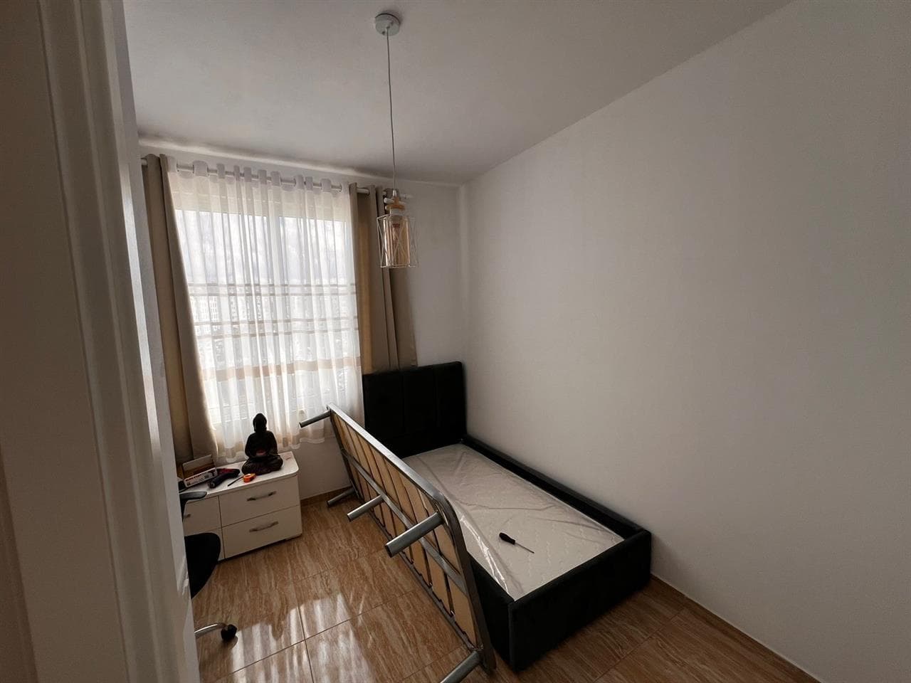 Jepet apartament me qera 3+1 Ne Astir