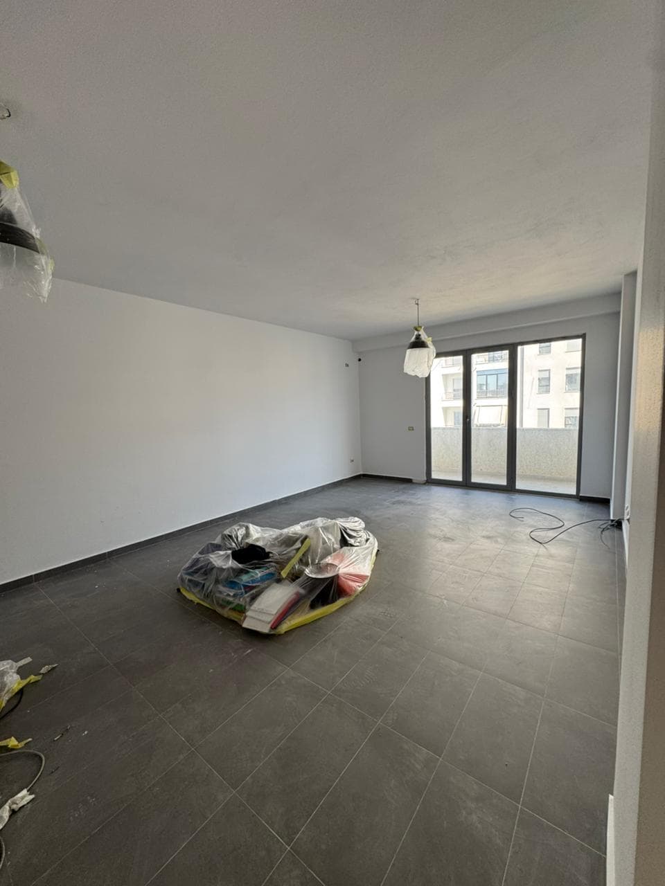 Shitet apartament 2+1 ne Kinostudio/15,675,000 Leke 2