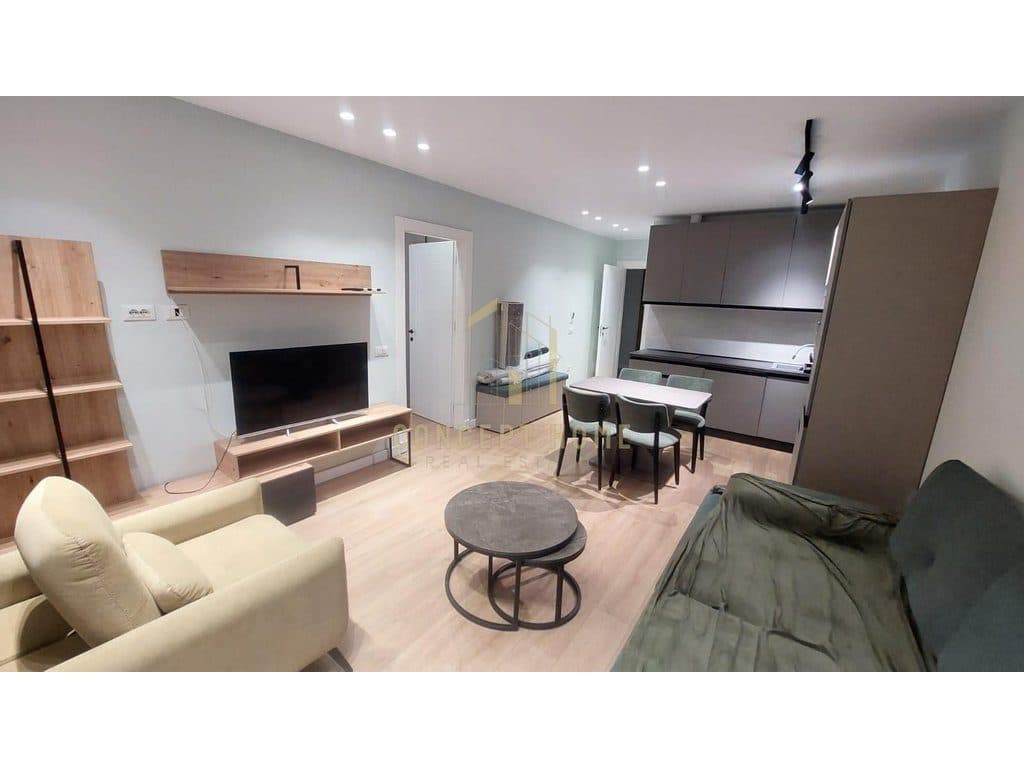 Jepet me qera Apartament 1+1 tek Komuna e Parisit 2