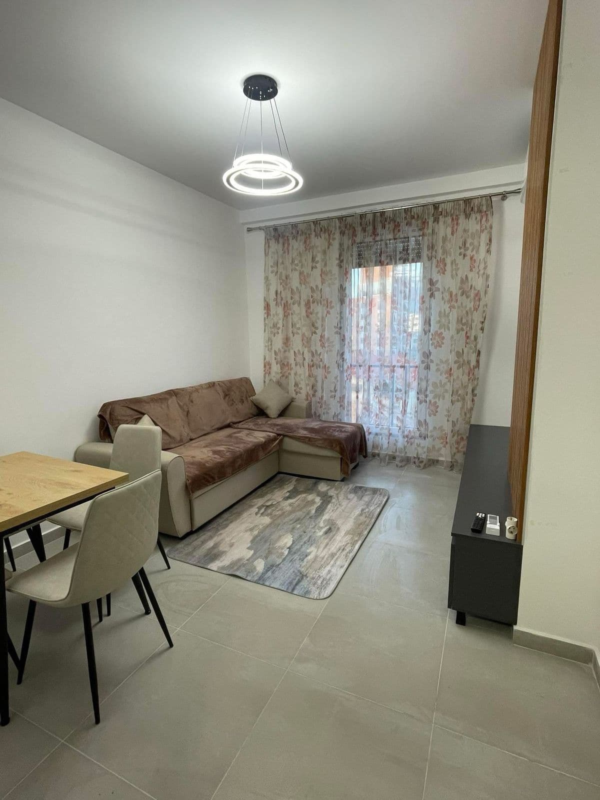 Jepet me qera apartament 1+1 Te Pazari Ri 2