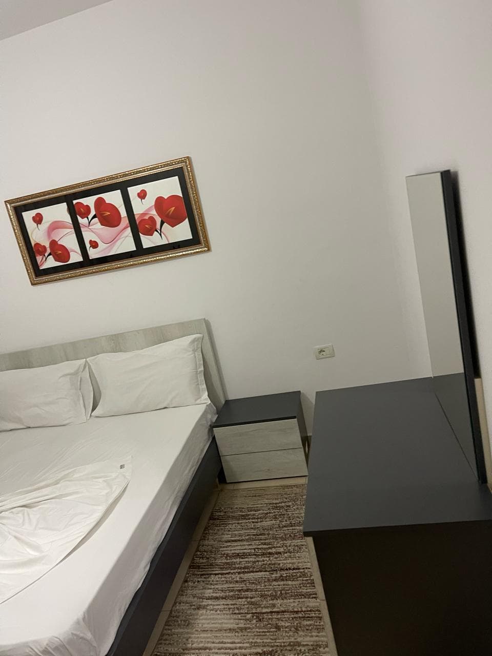 Jepet me qira apartament 1+1 Rruga 5 Maji 4