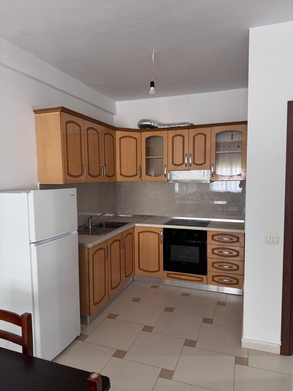 Jepet me qera apartament 2+1 ne Yzberisht/Cmimi: 47.000 ALL 2