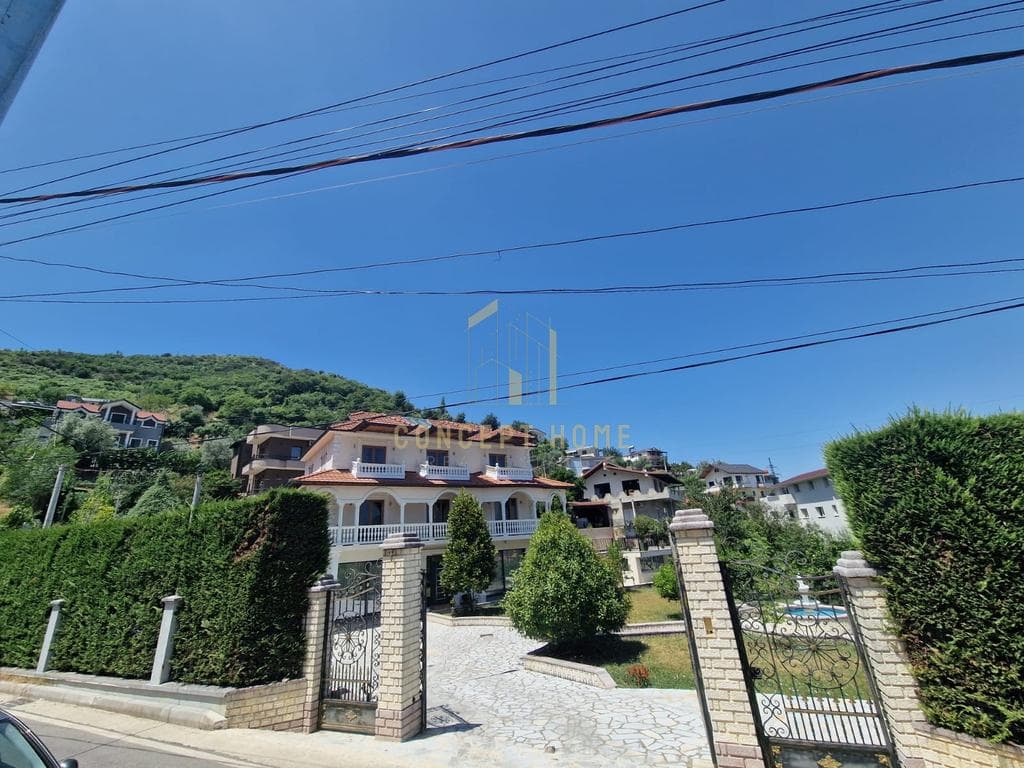 Shitet Super Vile me Pishine ne Selite, 1000 m2 4