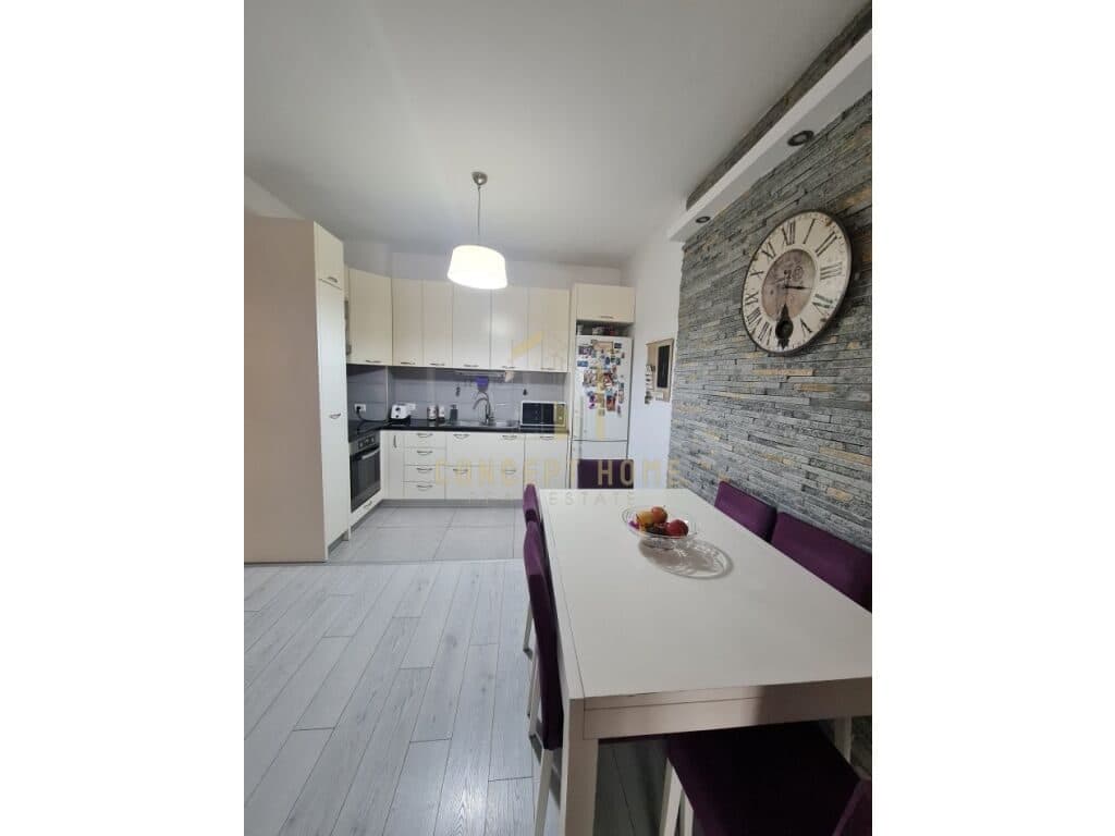 Shitet apartament 2+1 Ne Yzberisht