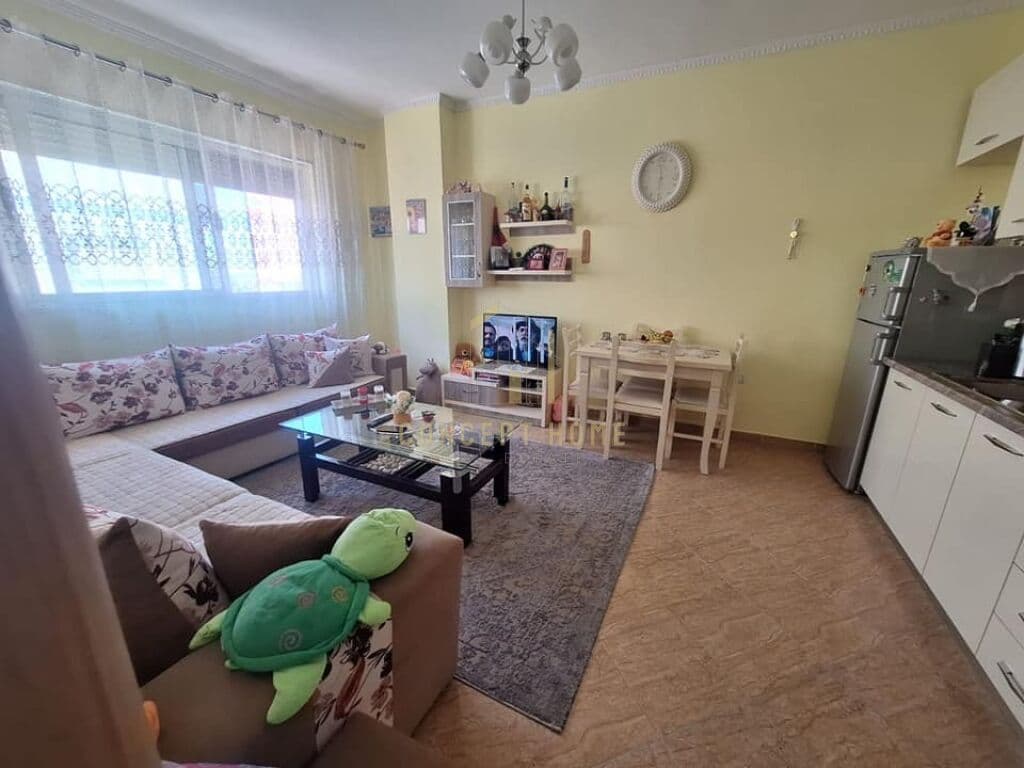 Shitet apartament 1+1 ne Fresk