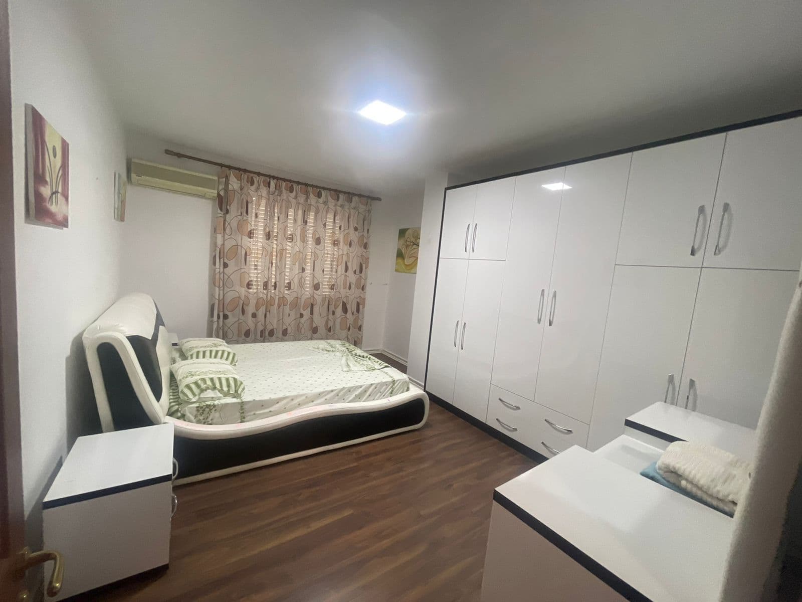Shitet apartament 3+1+2 tek Komuna e Parisit / 280.000 euro 4