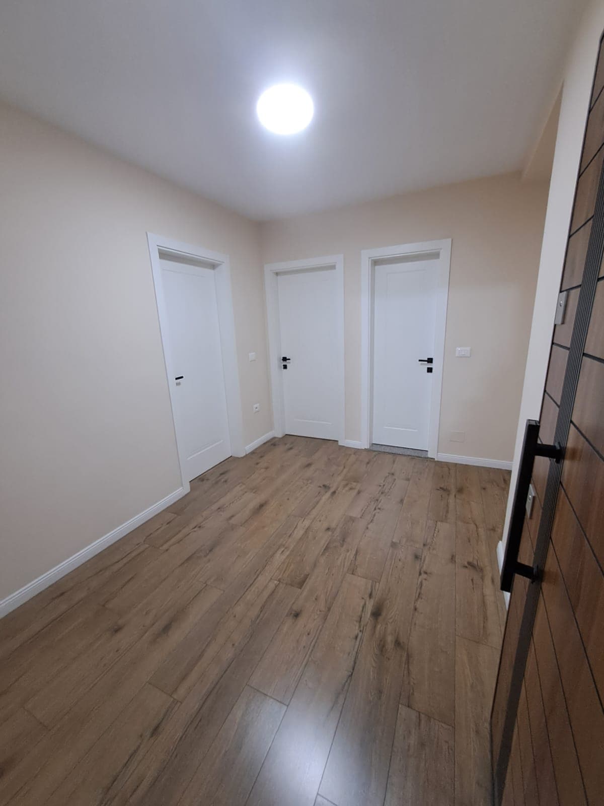 Apartament 2+1 Me Qira në Qendër të Tiranës - 1200€ | 90 m² 4