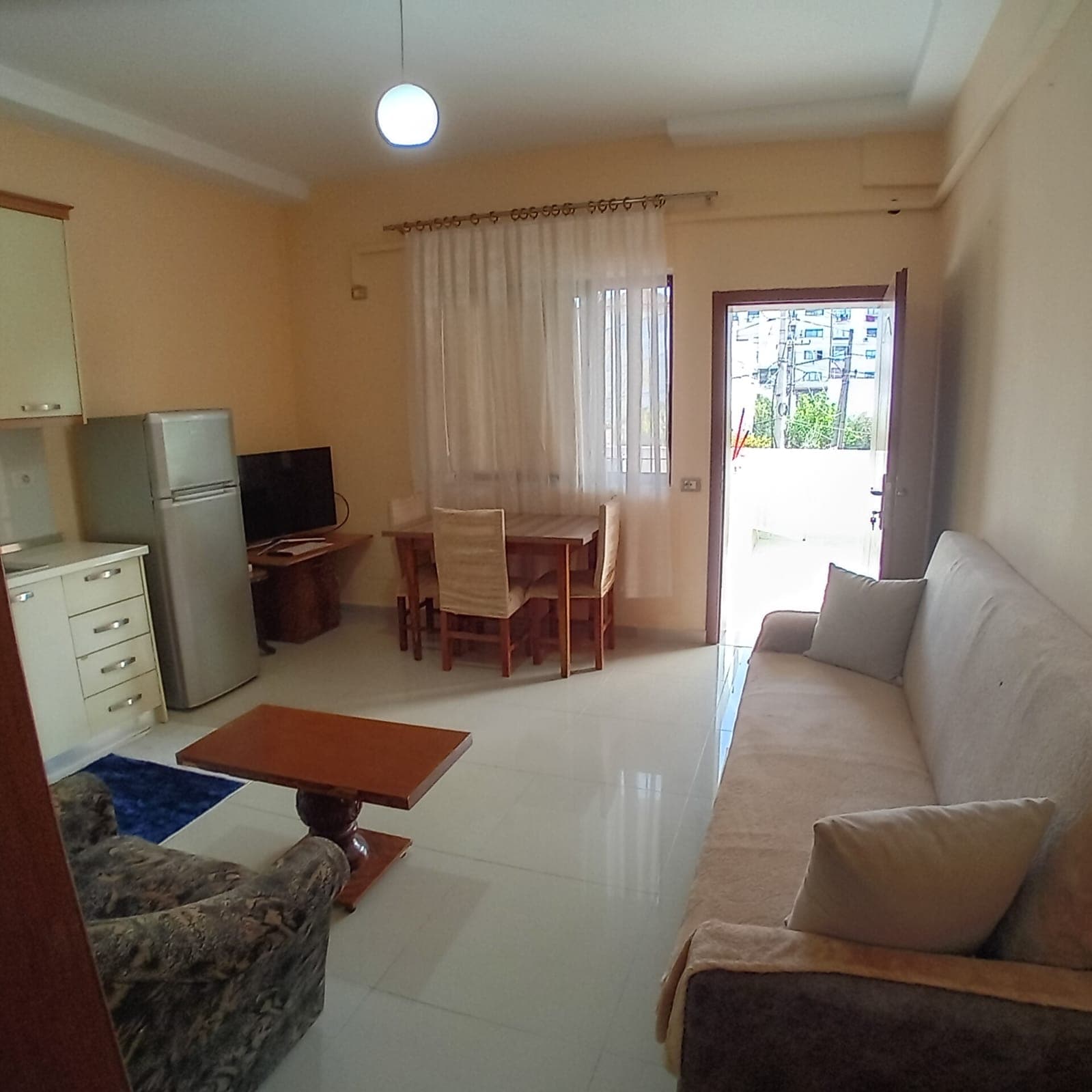 Jepet me qira Apartament 1+1 Tek Rruga “5 Maji” 3