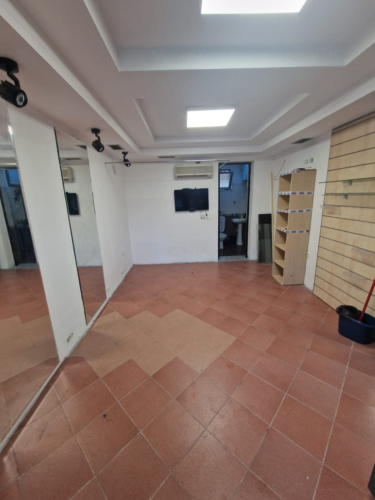 Dyqan Për Qira në Ali Demi, Tiranë - 500€ | 0.5 kat 3
