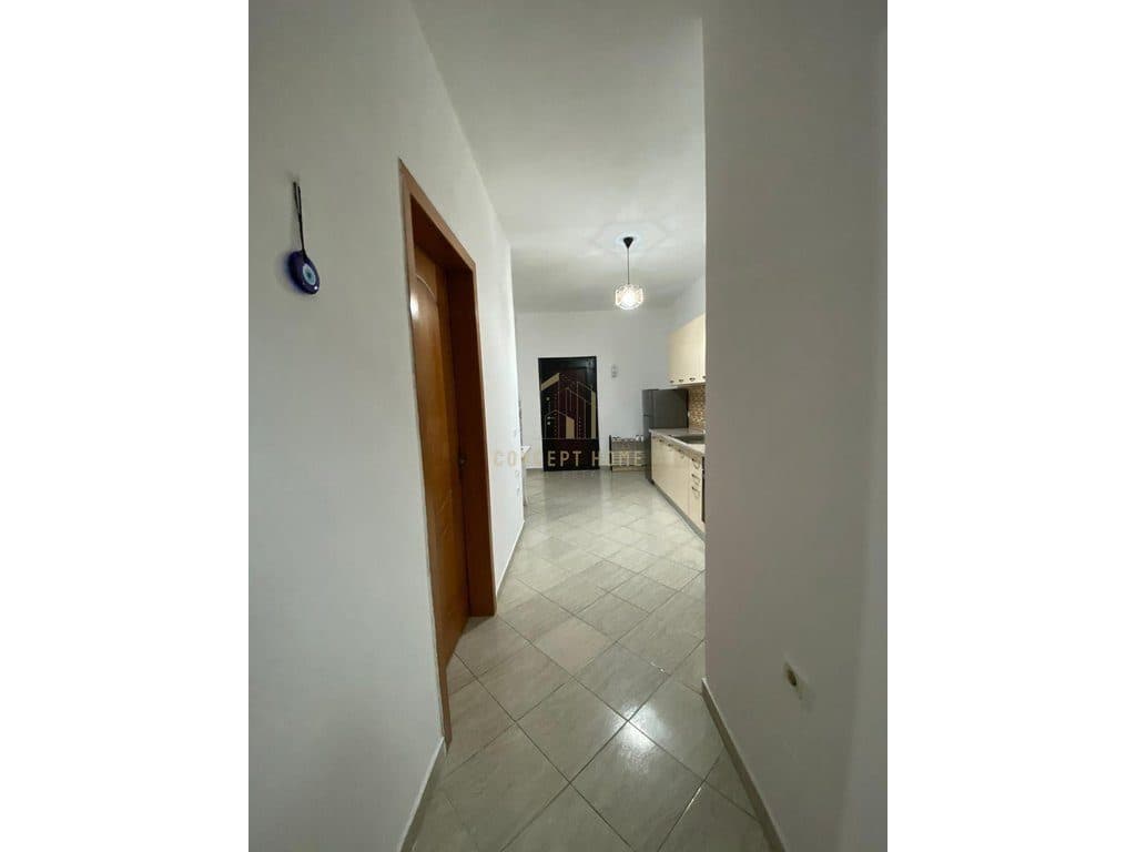 Shitet apartament 2+1 ne Kombinat 3