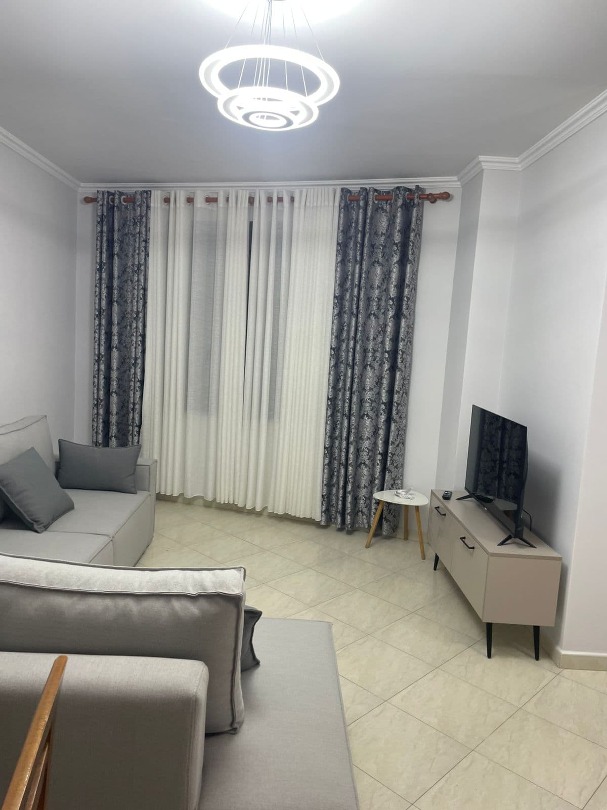 Apartament 2+1+2 Me Qira në Qendër, tek 9 Kateshet - 800€ | kati 7 4