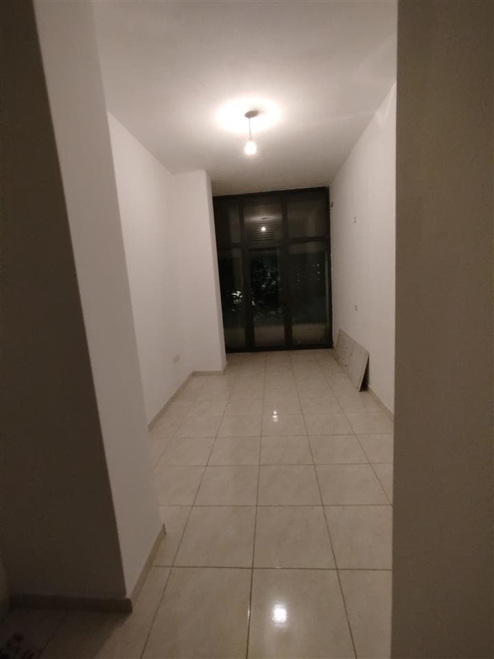 Jepet me qera ambient per zyra Ne Astir 3