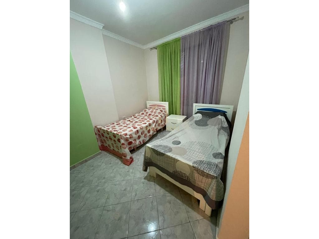 Jepet me qera apartament 2+1 ne Kombinat 4