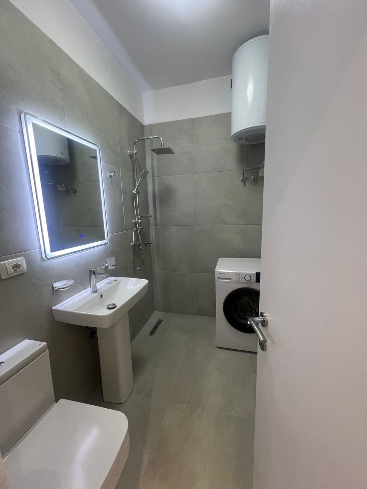 Shitet Apartament 2+1 tek Rruga Dritan Hoxha, Kompleksi Aura. 2