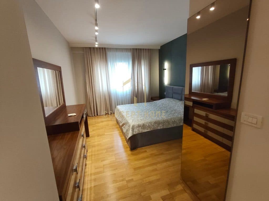 Jepet me qera apartament 3+1+2 tek Liqeni 4