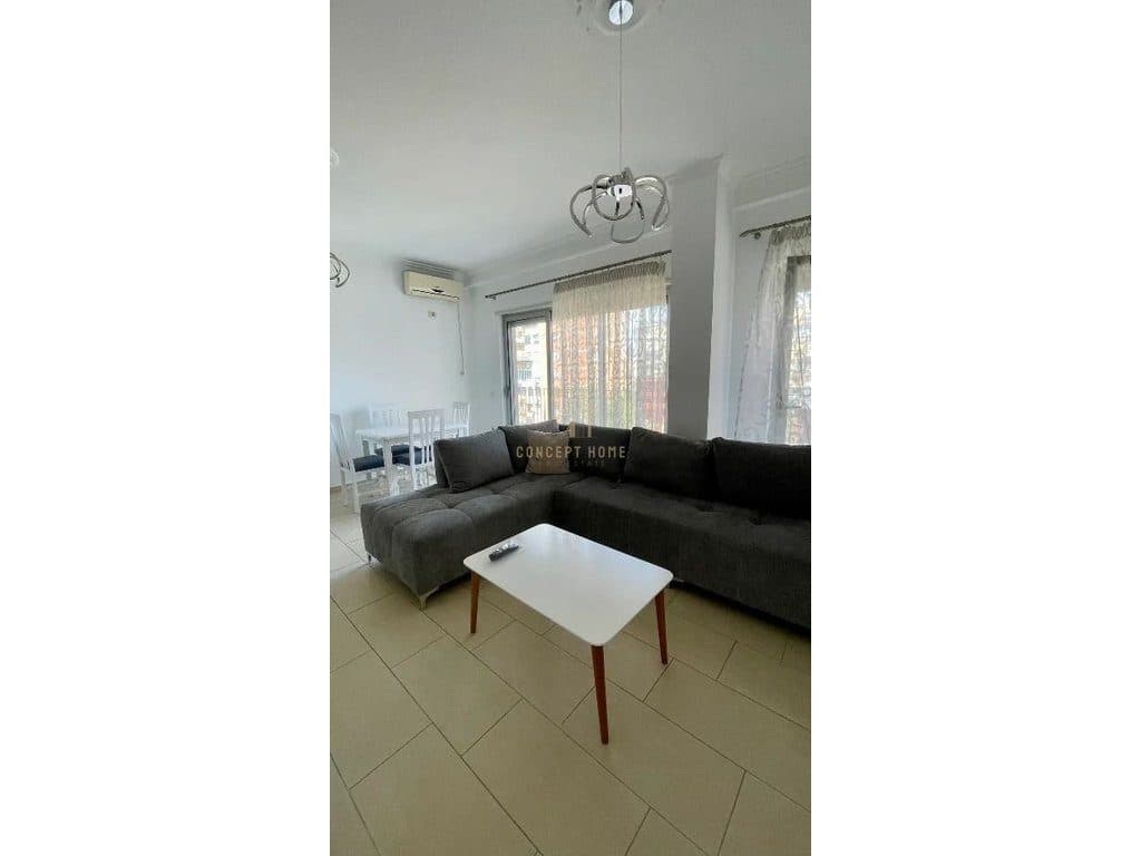 Jepet me qera apartament 1+1 ne Qender. 2