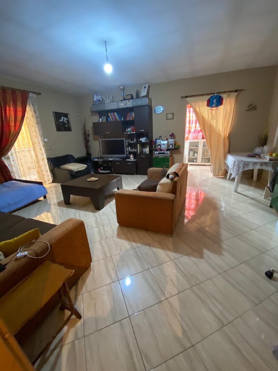 Shiten dy apartamente tek 21 Djetori 3