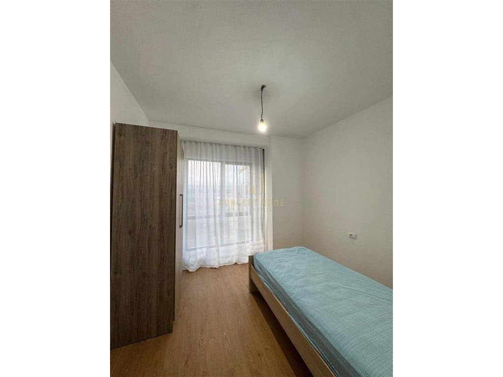 Jepet me qera apartament 3+1 ne 5 Maj 4