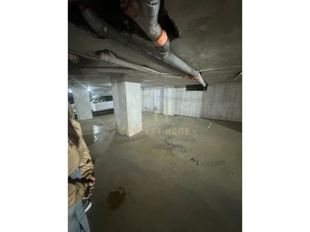 Garazh për Shitje në Rrugën 5 Maji, Tiranë - 405,000€ | 1300 m² 4
