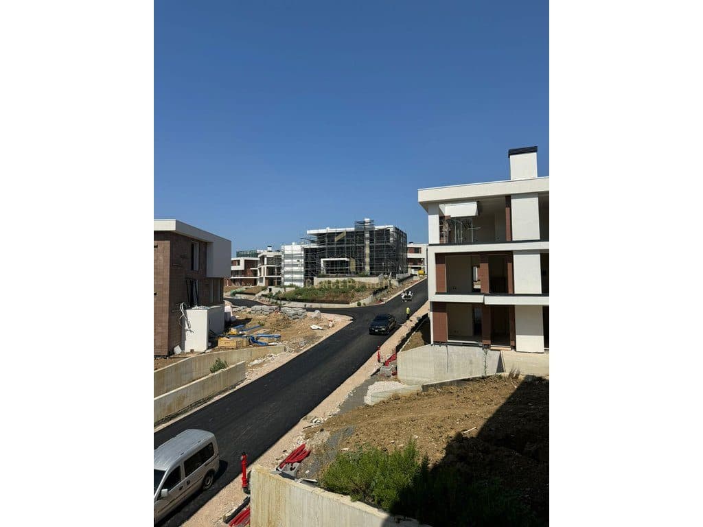 Shitet Apartament 2+1+2+Post Parkimi ne Mjull-Bathore 4
