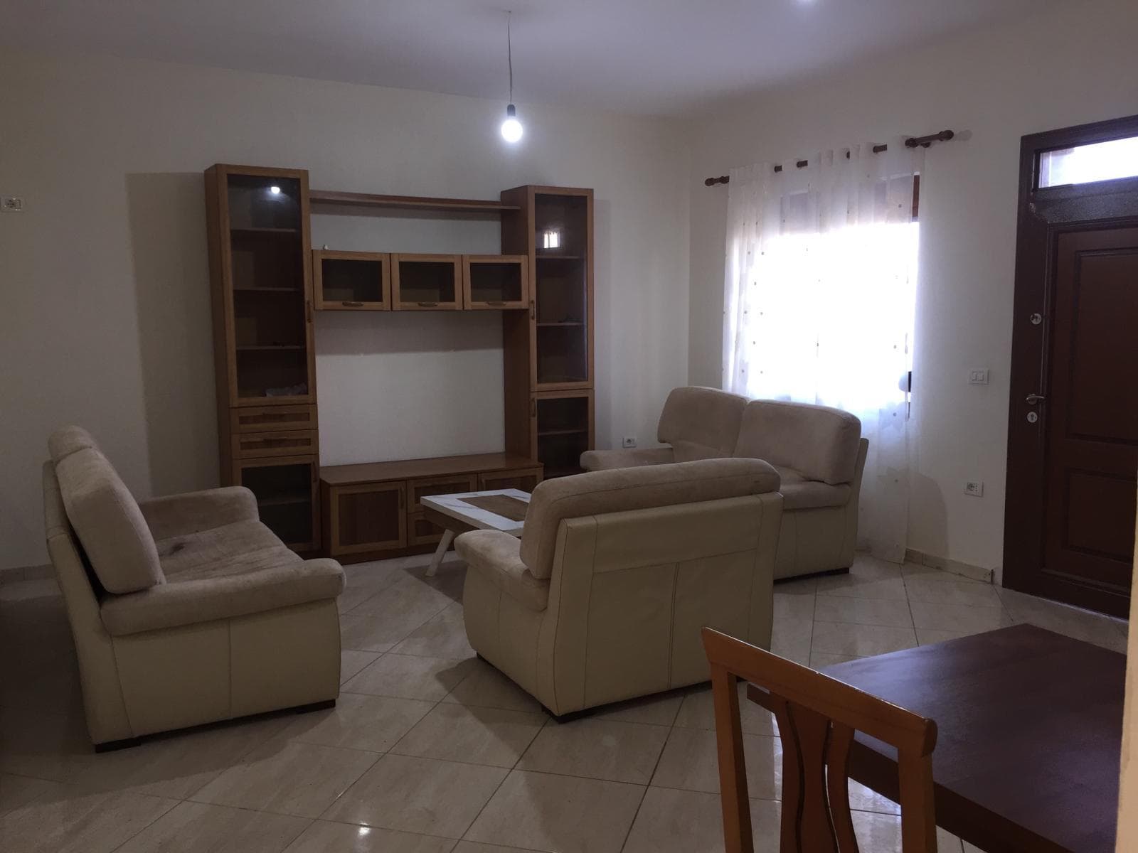 Jepet me qera Apartament 2+1 ne Astir 4