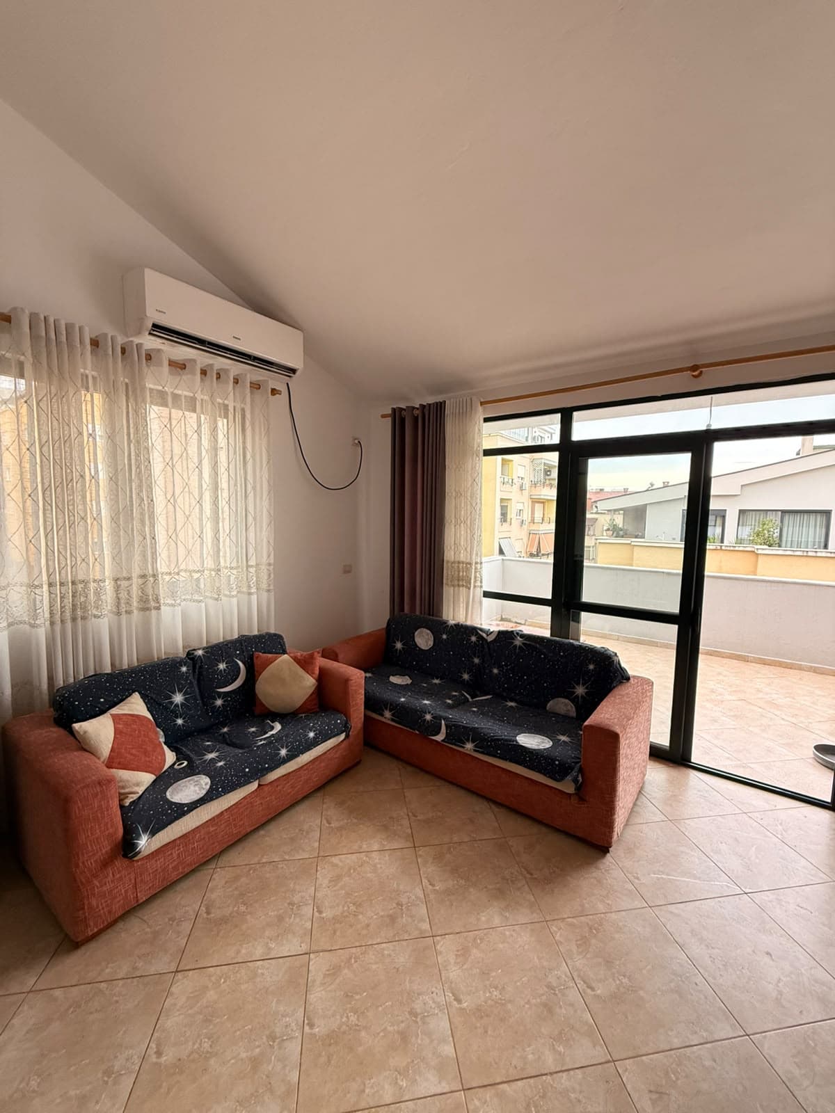 Apartament 2+1 Me Qira tek Komuna Parisit Qendra Kristal, Tiranë - 600€ | 123 m² 2