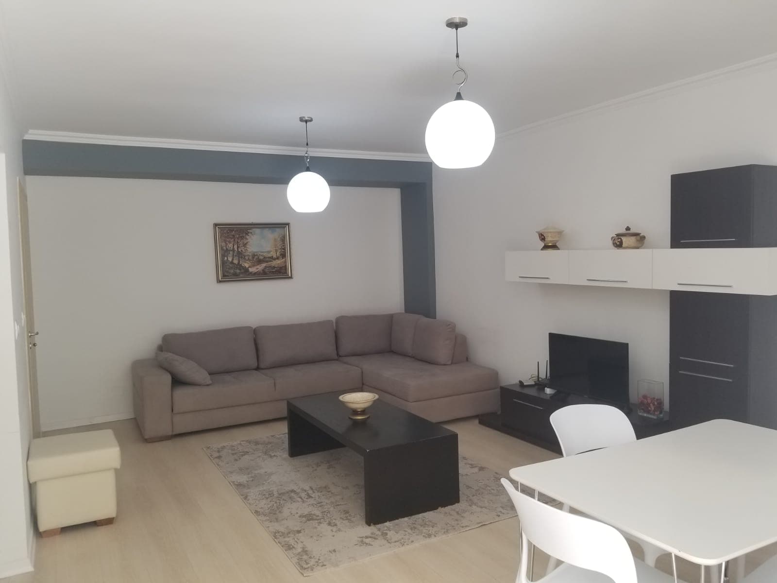 Jepet me qera apartament 2+1 ne Bllok
