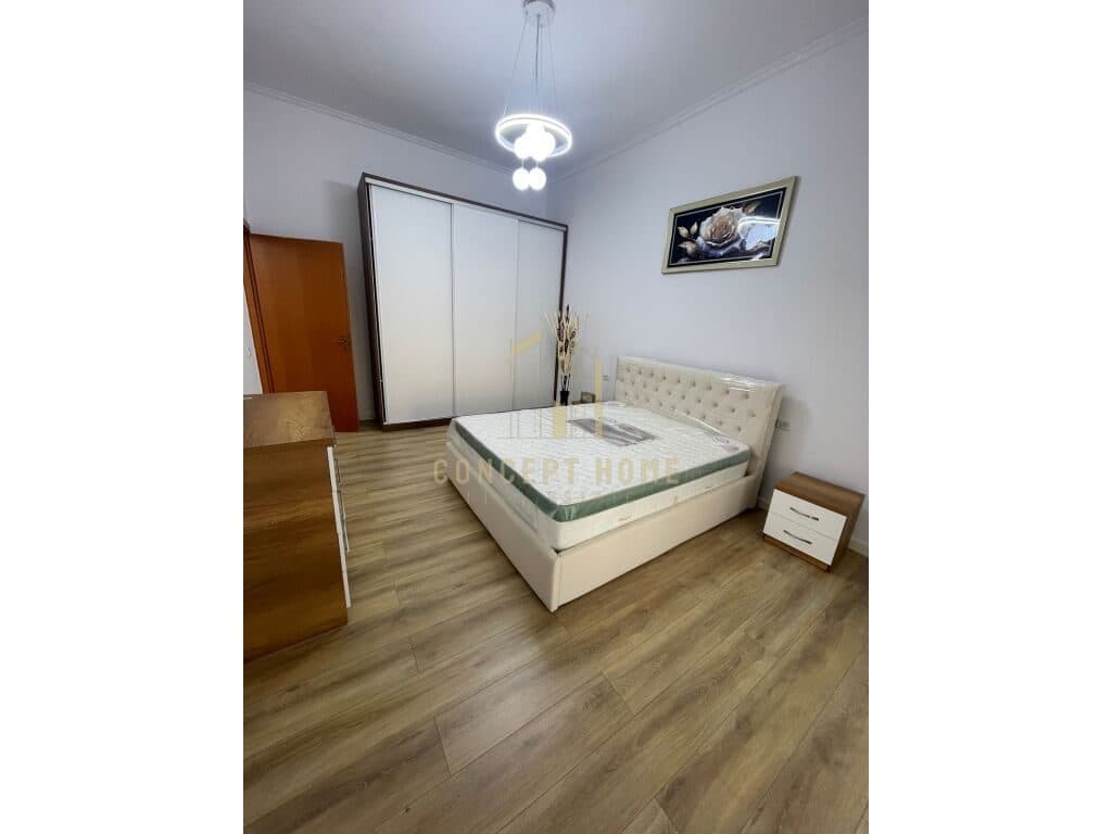Shitet apartament 2+1 ne 4