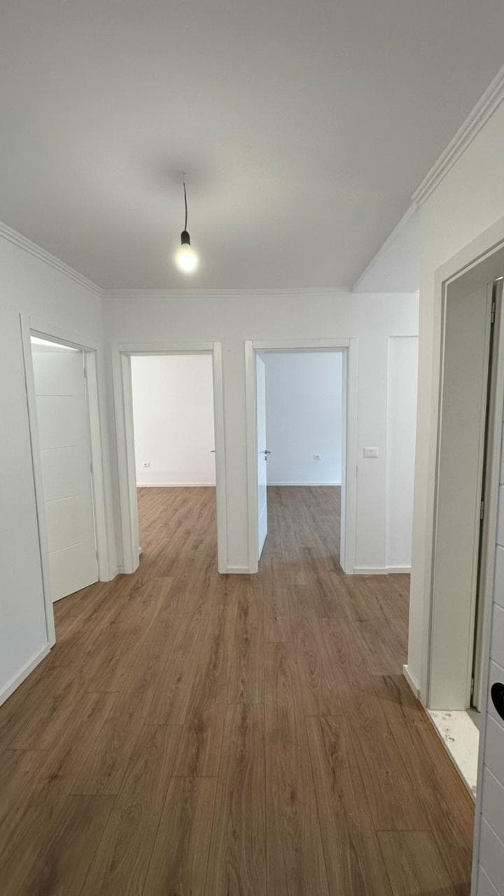 Shitet Apartament 2+1 tek Varri Bamit