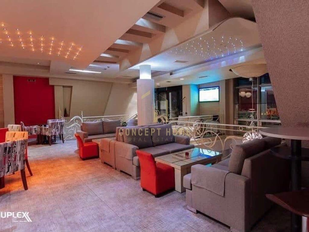 Jepet me qera lokal Duplex ne Korce - 1500€ | 370 m²
