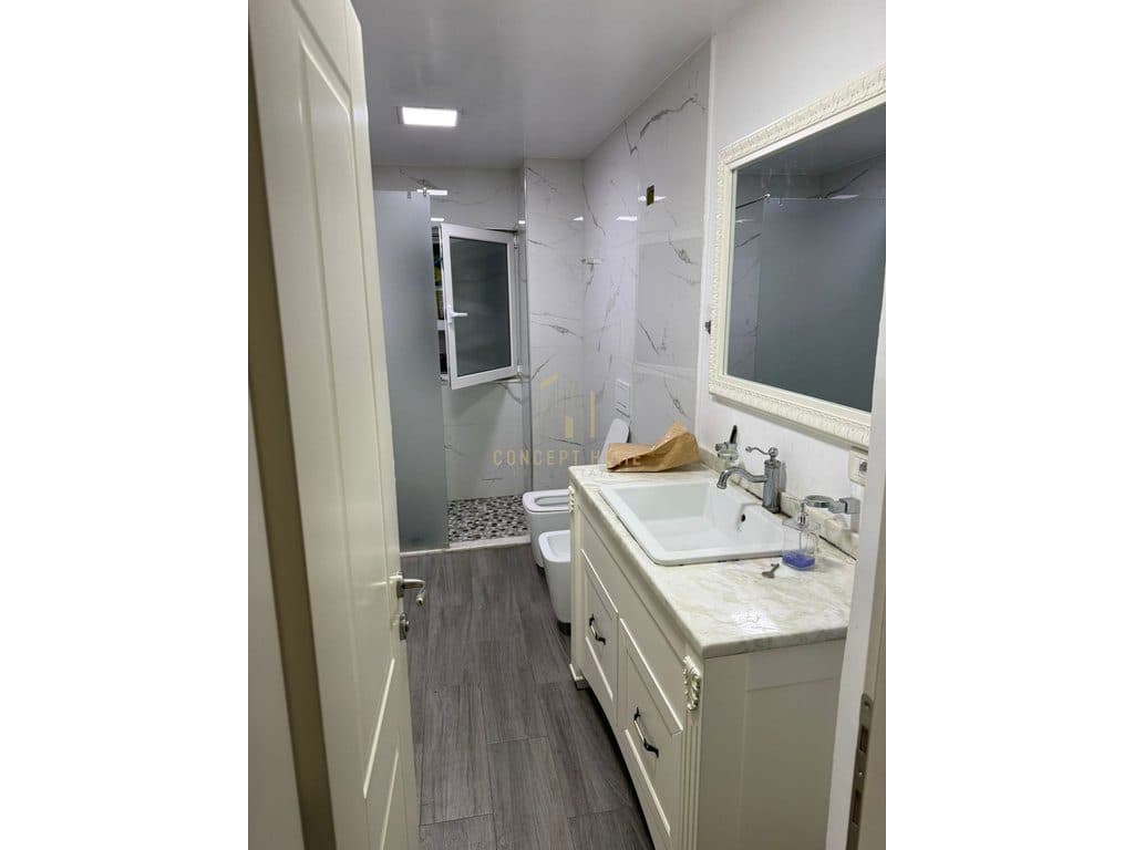 Jepet me qera Apartament 3+1+2 ne Bllok 3