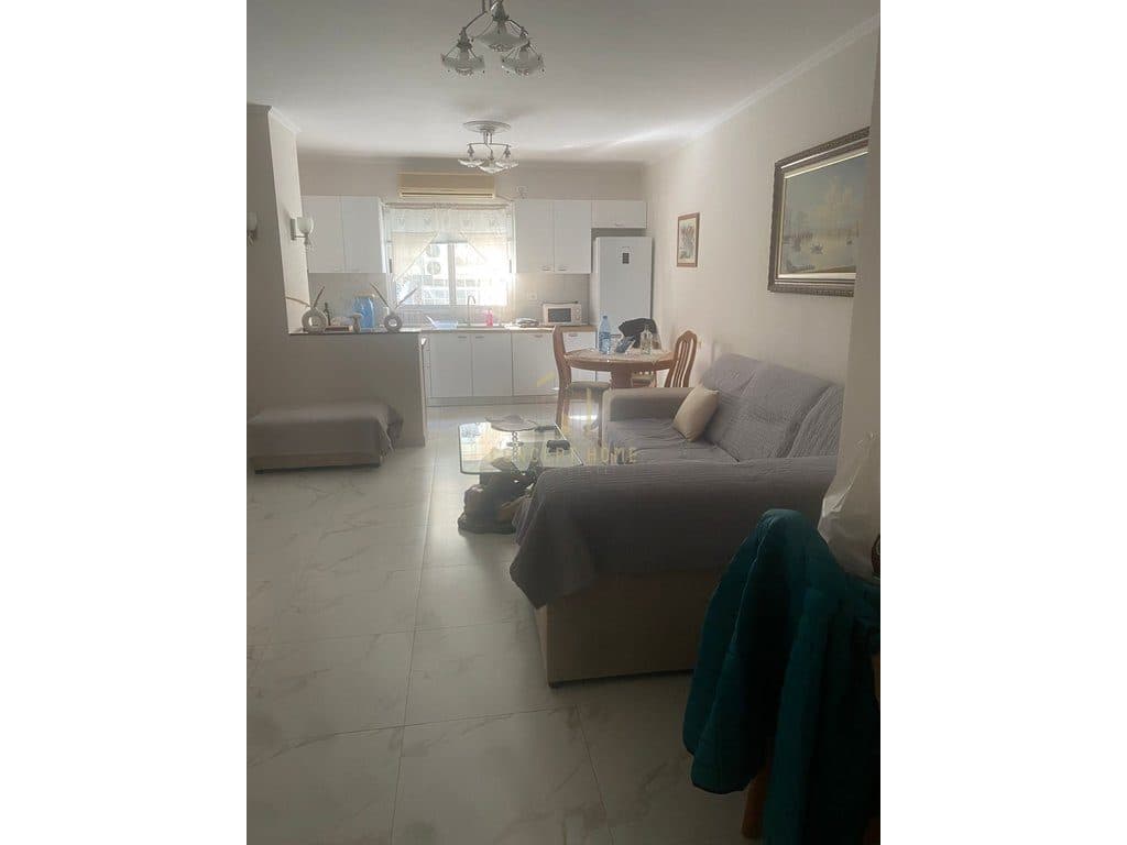 Apartament 2+1 Me Qira në Komunën e Parisit, Tiranë - 700€ |