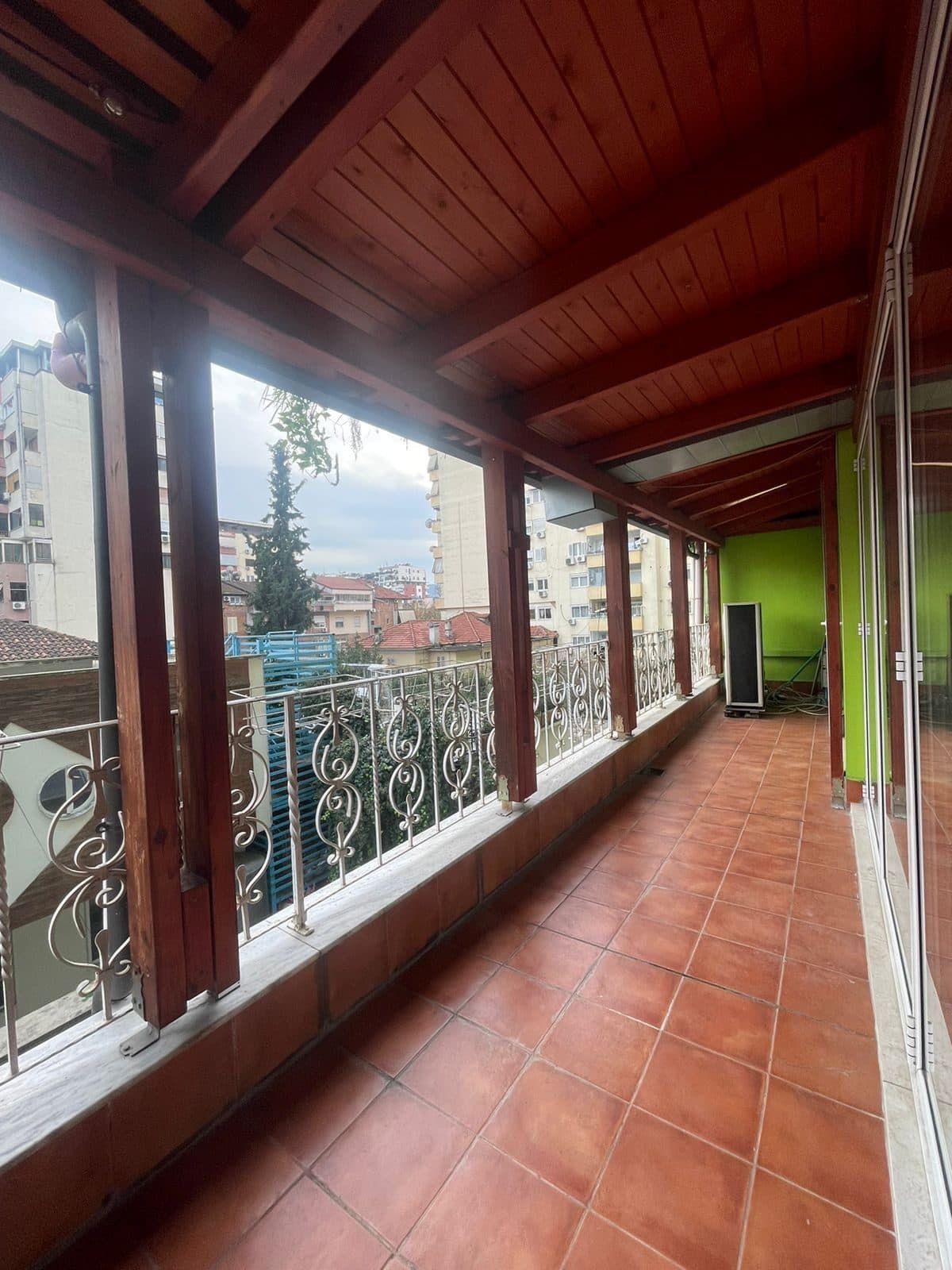 Shitet Apartament 3+1 ne Bllok 3