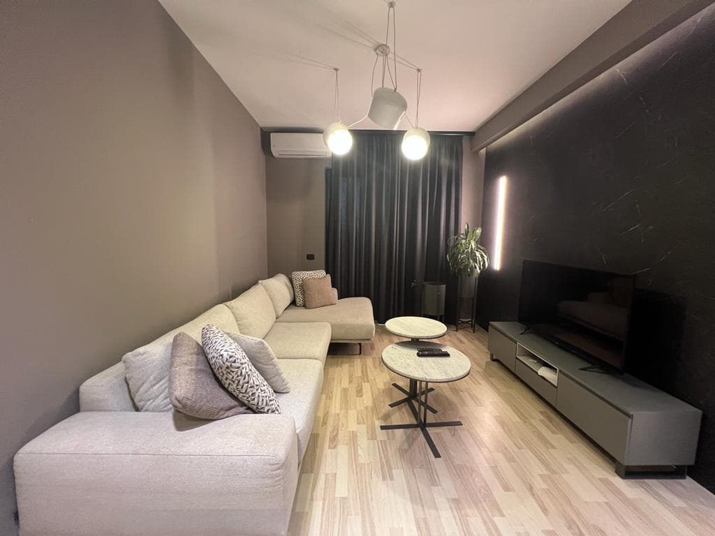 Apartament 1+1 Me Qira në Rruga e Kavajës, Tiranë - 1400€ | 70 m²