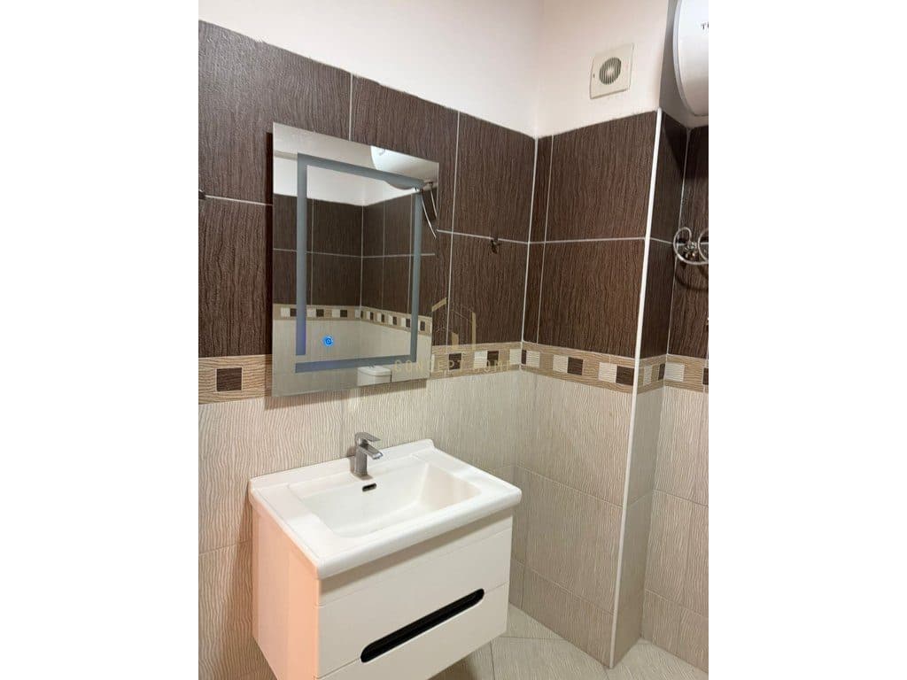 Shitet Apartament ne Astir 4