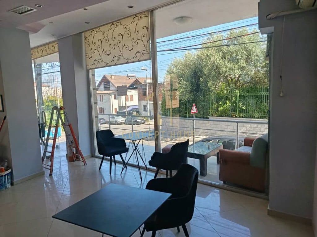 Jepet bar kafe me qera ambjent te kodra e priftit 3